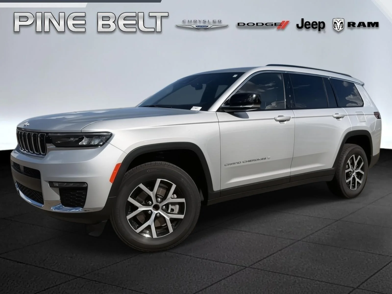 Used 2025 Silver Zynith Jeep Limited image 1