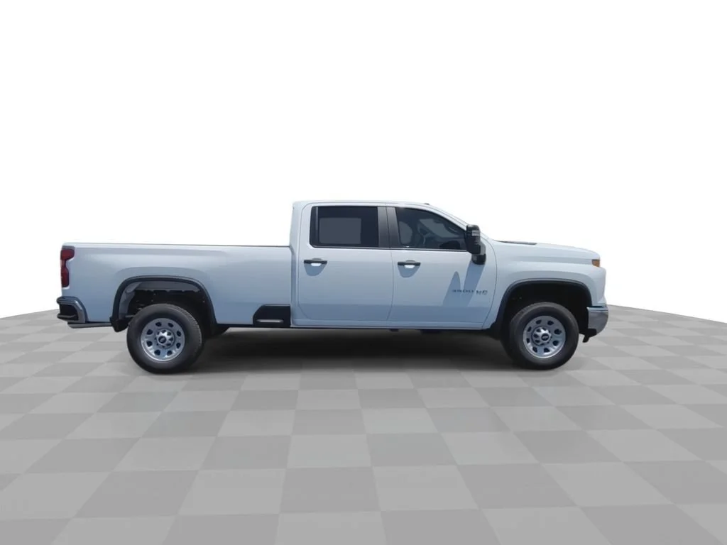 New 2026 Summit White Chevrolet WT image 9