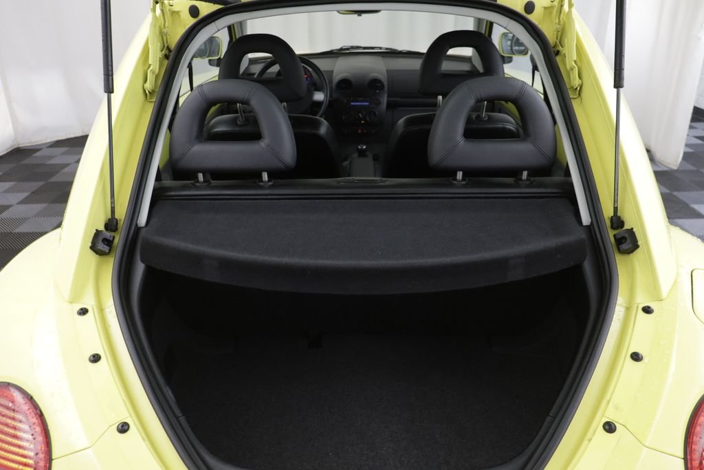 Used 2000 Yellow Volkswagen GLS image 16