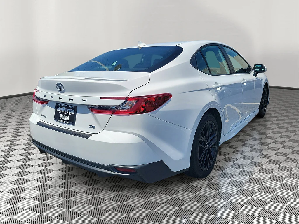 Used 2026 Ice Cap Toyota SE image 4