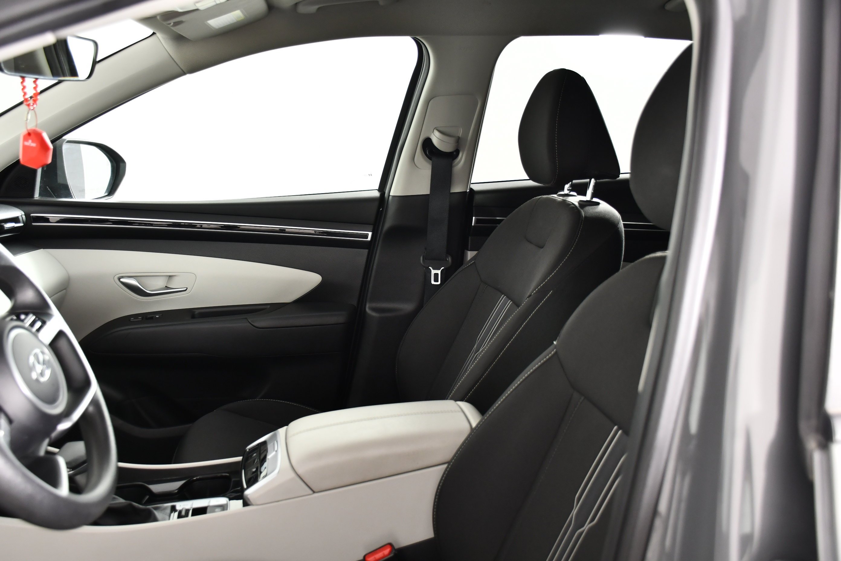 Used 2024 Hampton Gray Hyundai SEL image 27