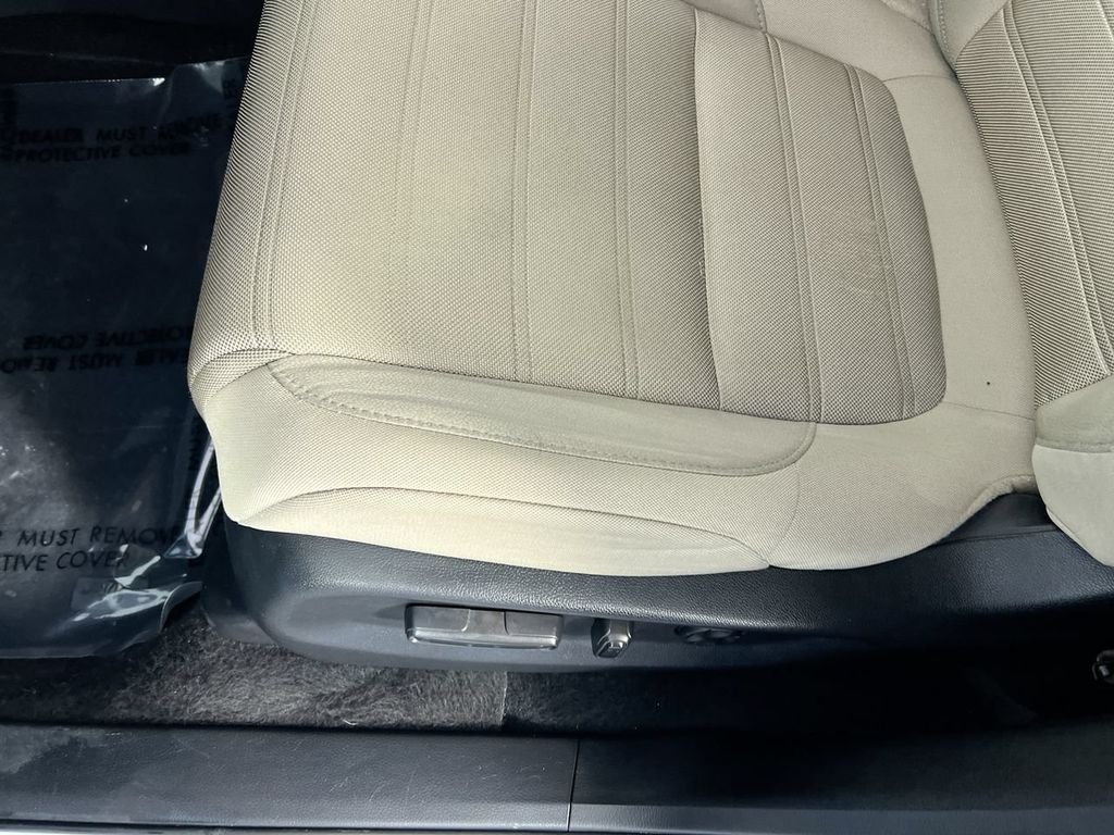 Used 2022 White Honda EX image 9