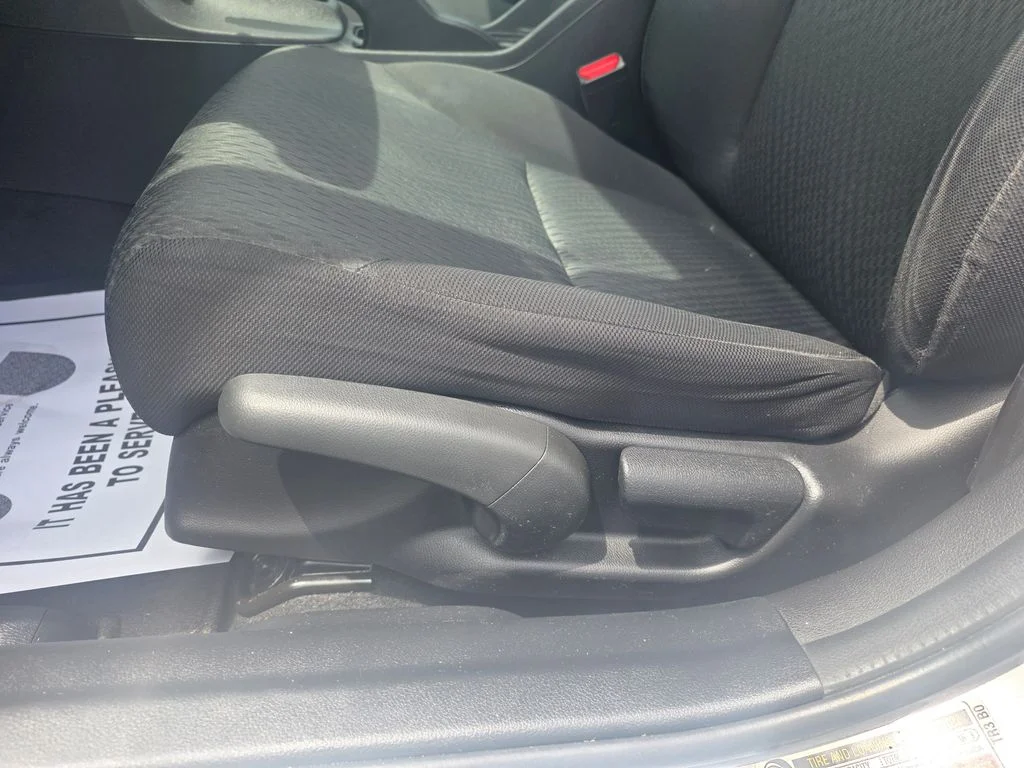 Used 2014 Alabaster Silver Metallic Honda LX image 10