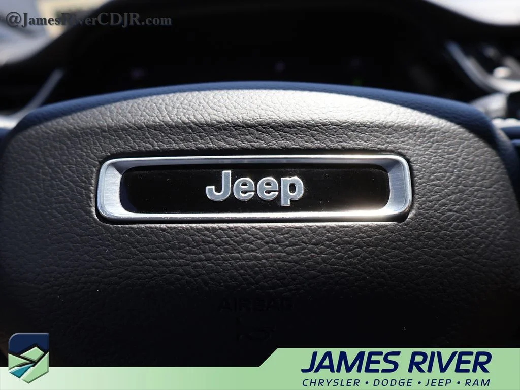 Used 2022 Silver Jeep 4xe image 28