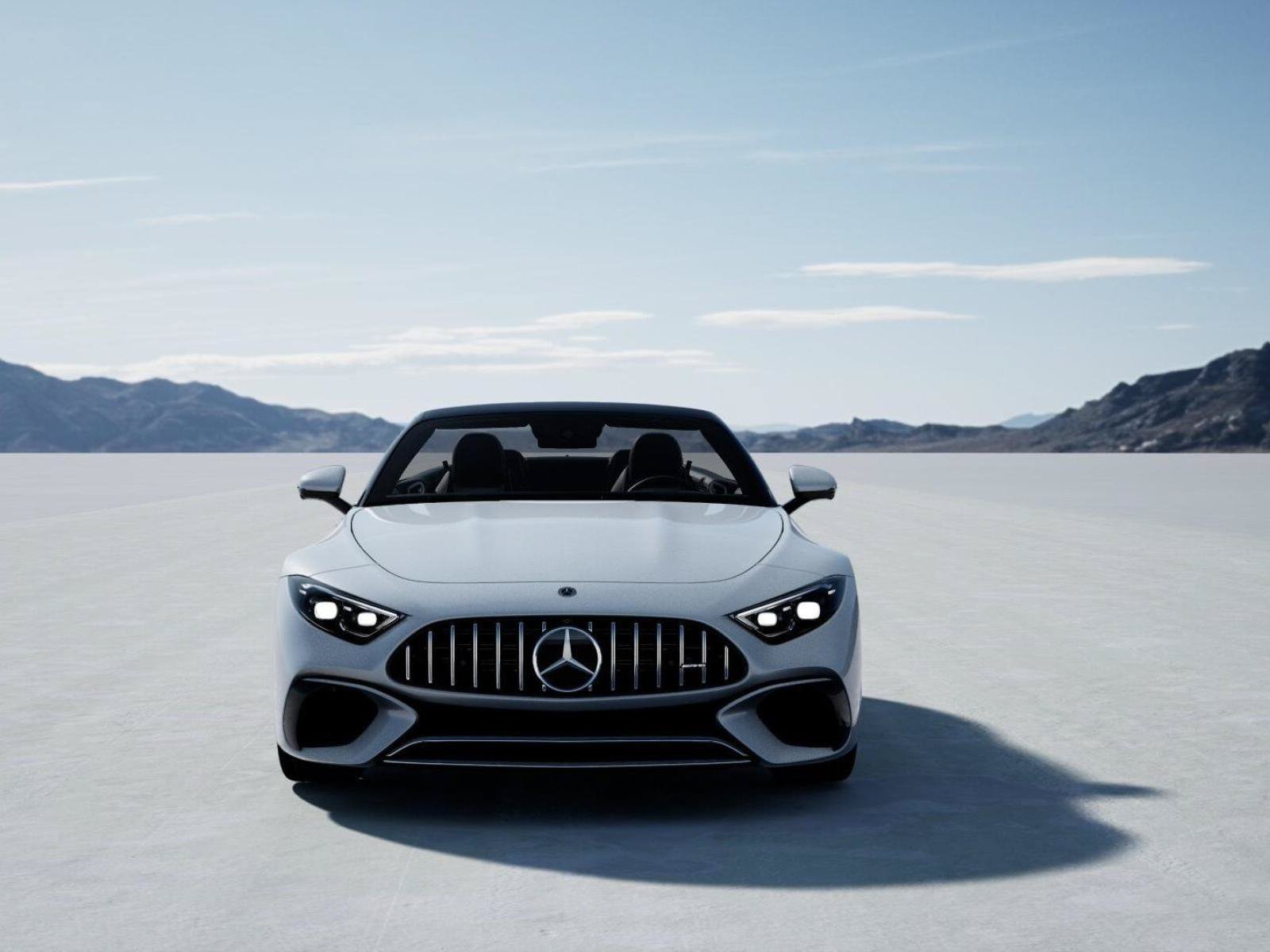 Used 2022 MANUFAKTUR Moonlight White Metallic Mercedes-Benz AMG® SL 55 Roadster image 38