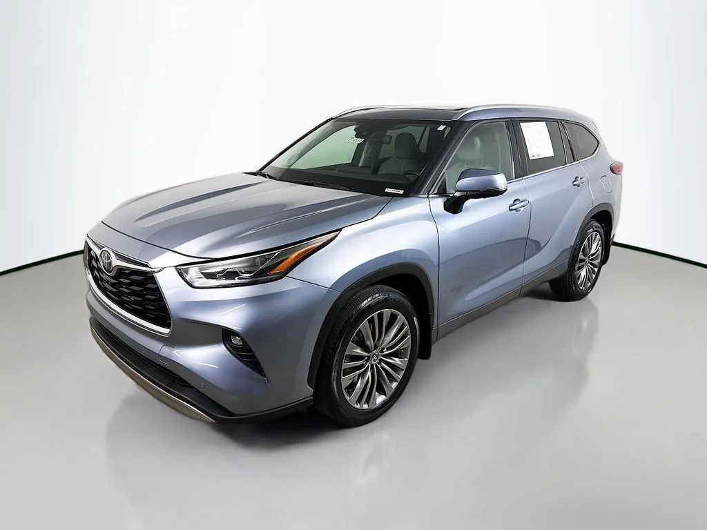 Used 2021 Moon Dust Toyota Platinum image 3