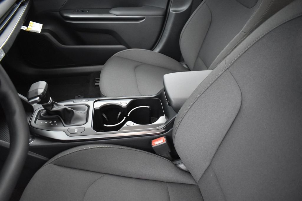 New 2026 Snow White Pearl Kia LXS image 10