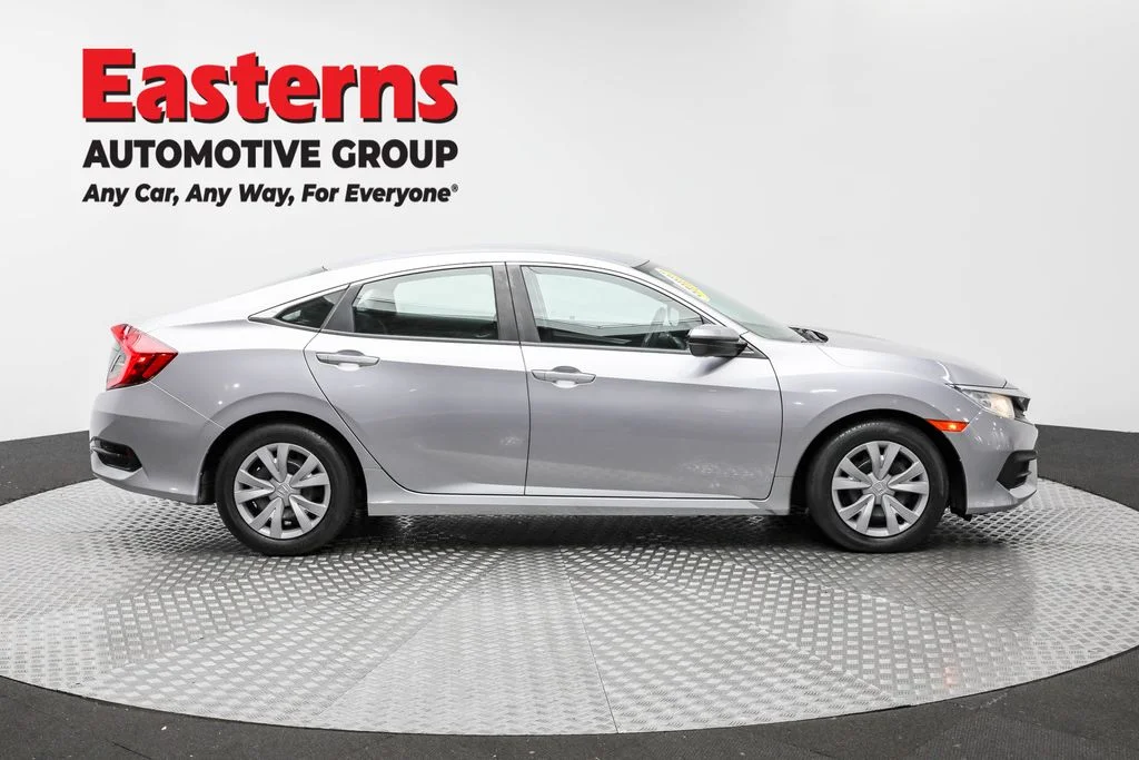 Used 2018 Silver Honda LX image 4