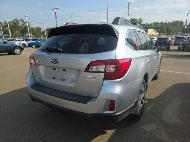 Used 2015 Silver Subaru 2.5i image 8