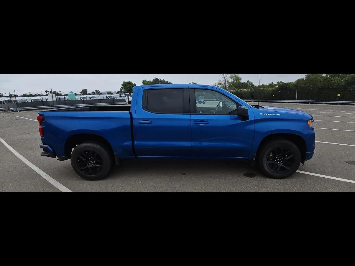 Used 2022 Glacier Blue Metallic Chevrolet RST image 9