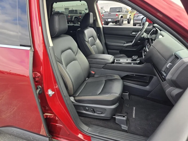 Used 2024 Scarlet NISSAN SL 4WD image 19