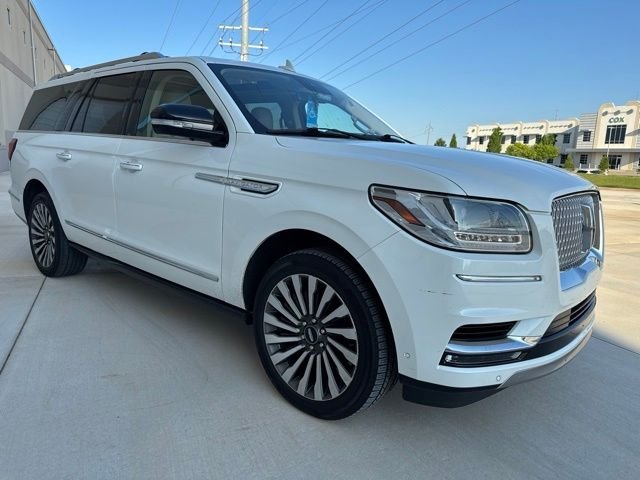 Used 2021 White Lincoln Reserve image 3