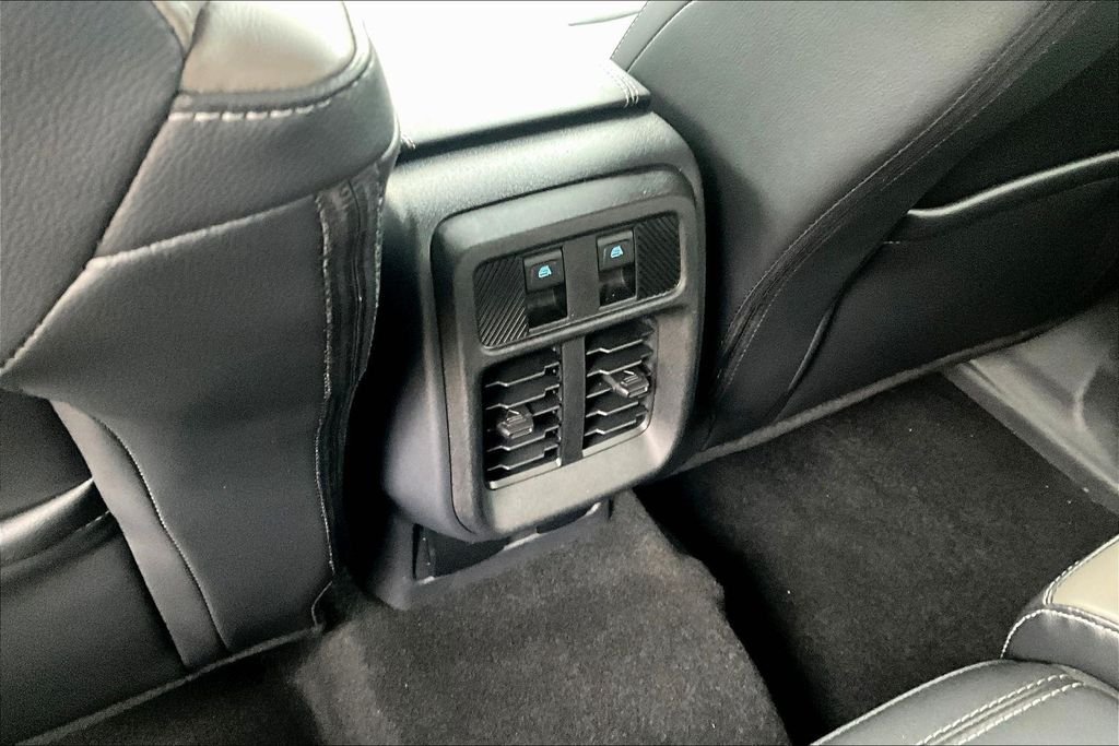 Used 2025 Green Metallic Ford Outer Banks image 10