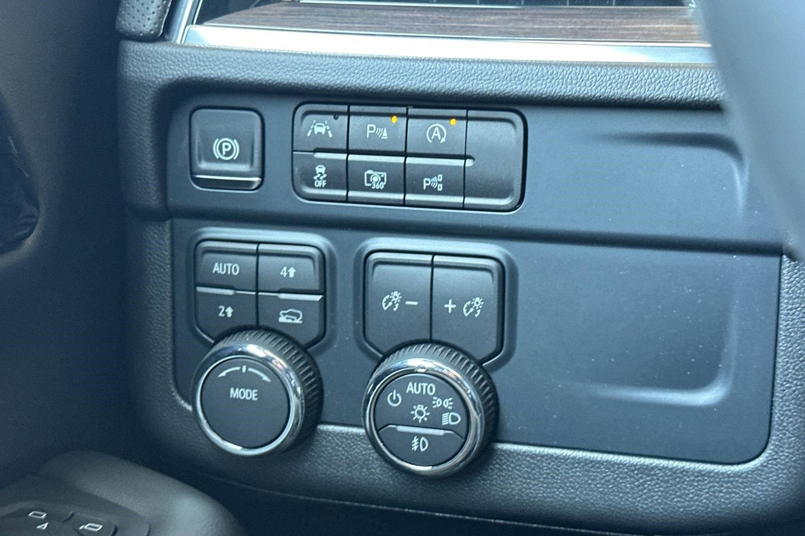 2025 Chevrolet Suburban Premier - Photo 32