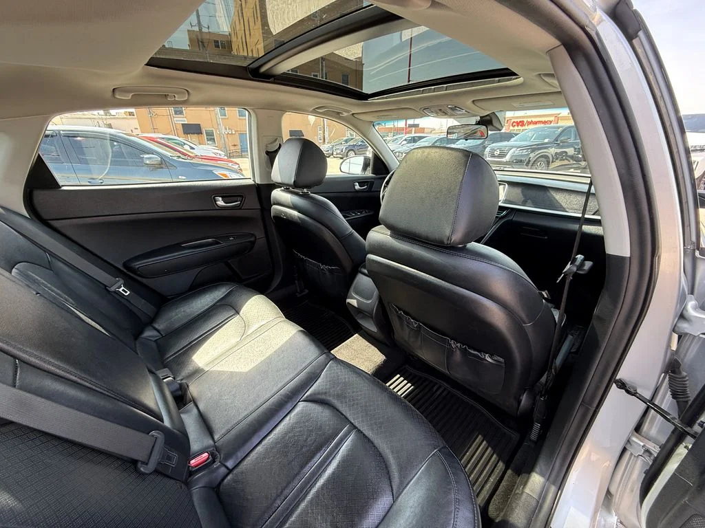 Used 2020 Silver Kia SE image 16