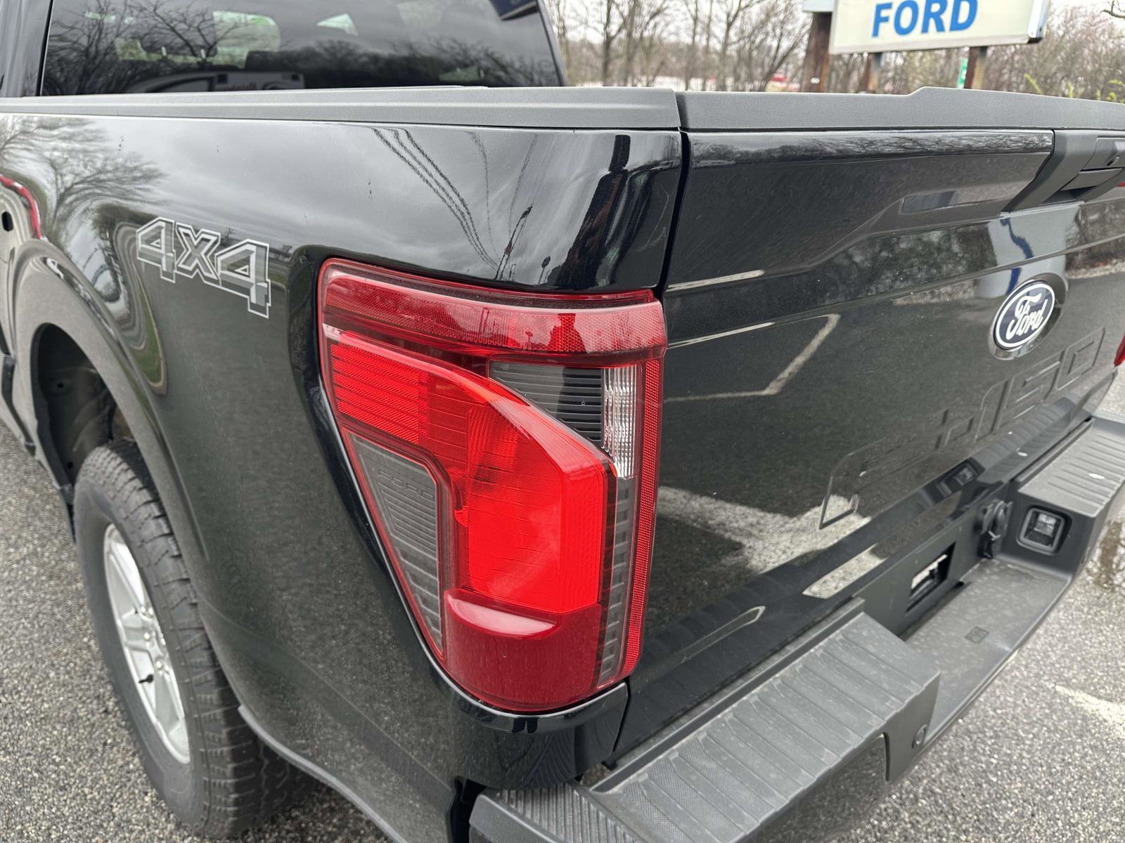 New 2026 Agate Black Metallic Ford XLT image 8