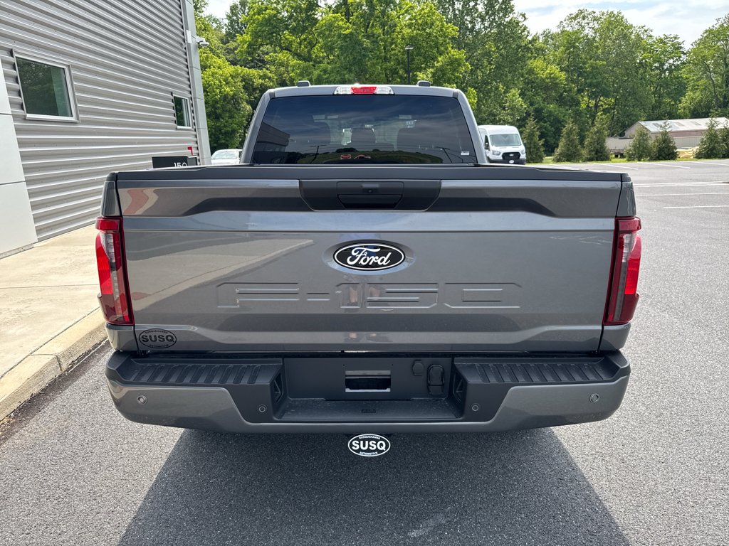 New 2026 Carbonized Gray Metallic Ford XLT image 8