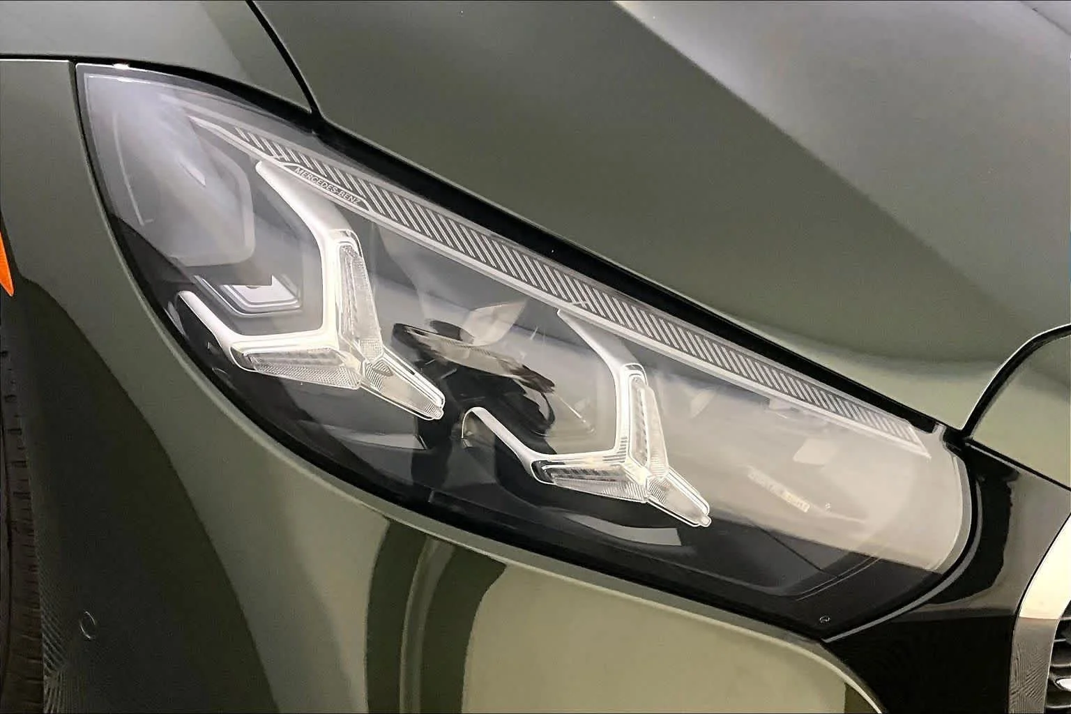 New 2027 MANUFAKTUR Olive Metallic Mercedes-Benz S 580 image 16