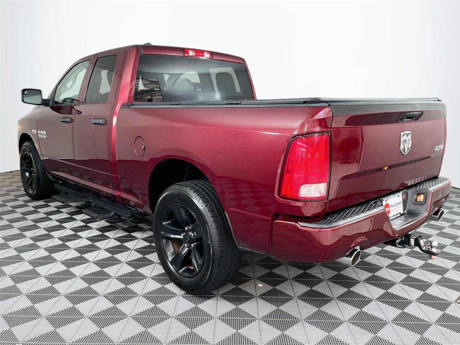 Used 2017 Delmonico Red Pearlcoat Ram Express image 6