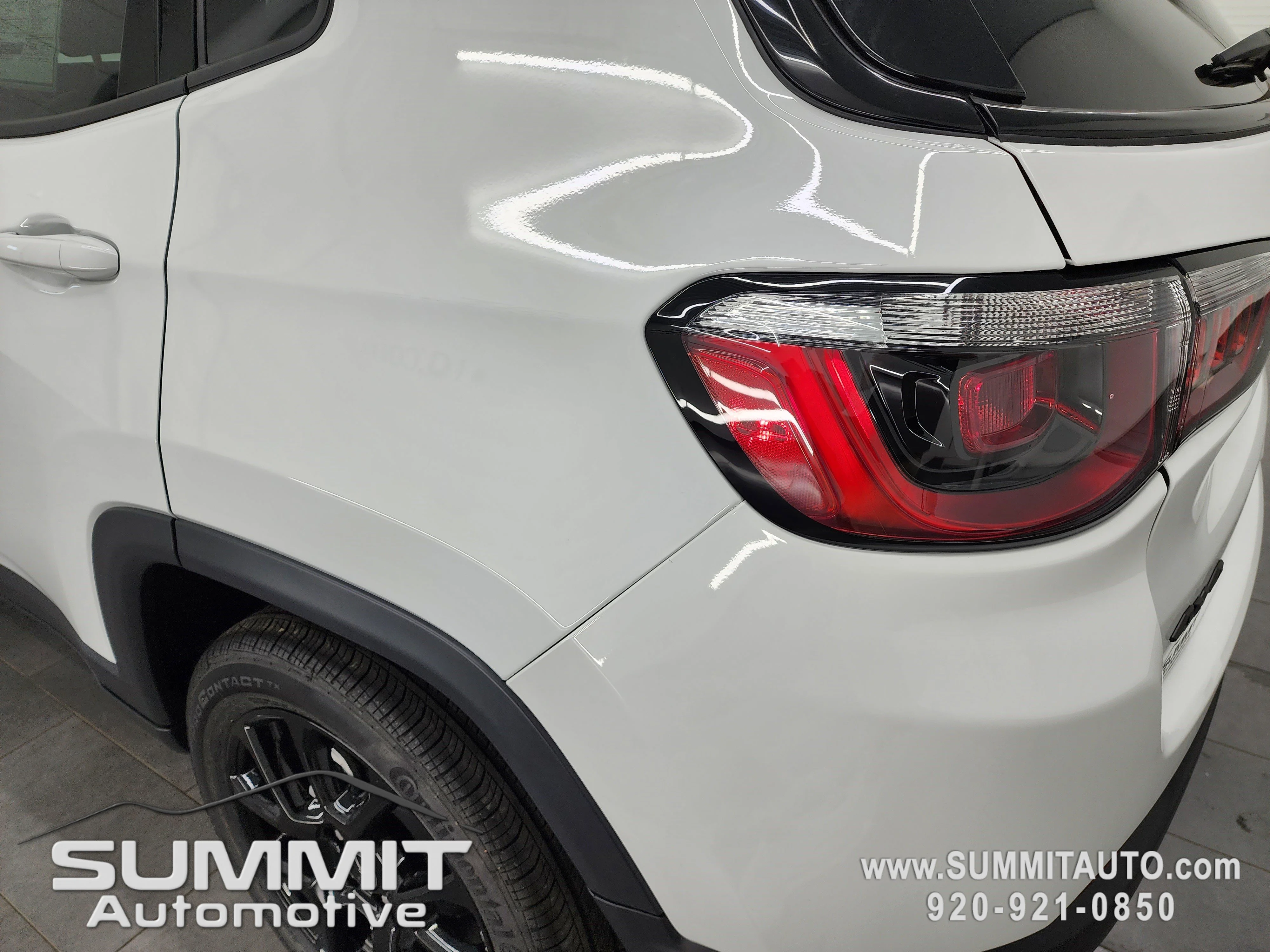 New 2026 Bright White Clearcoat Jeep Latitude image 33
