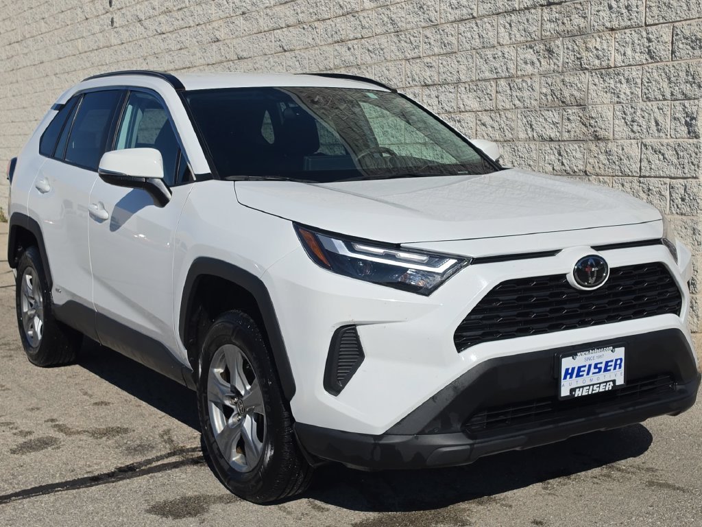 Used 2025 White Toyota XLE image 14