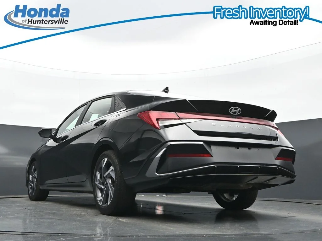 Used 2025 Abyss Black Hyundai SEL Convenience image 31