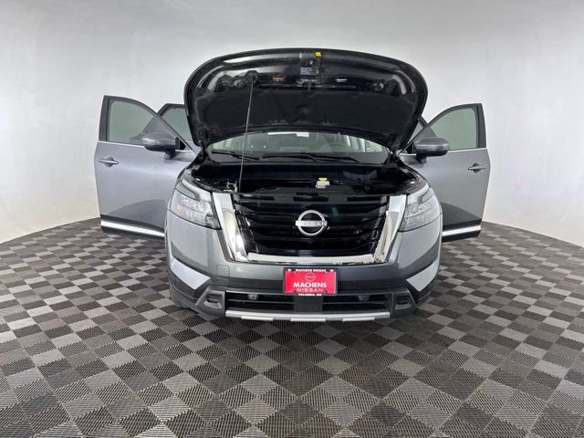 Used 2025 Gray Nissan Platinum image 11