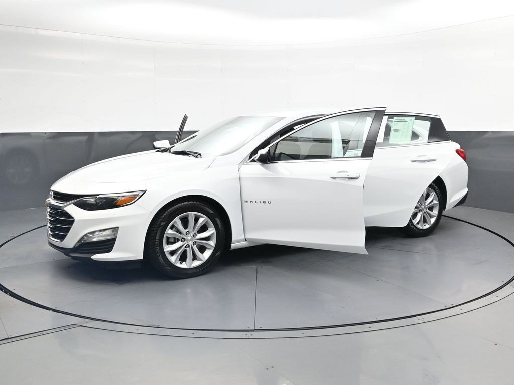 Used 2024 Summit White Chevrolet LT image 39