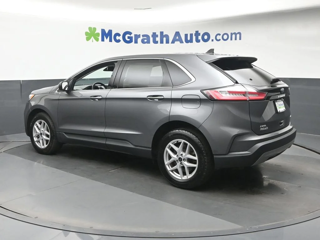 Used 2024 Gray Ford SEL image 25