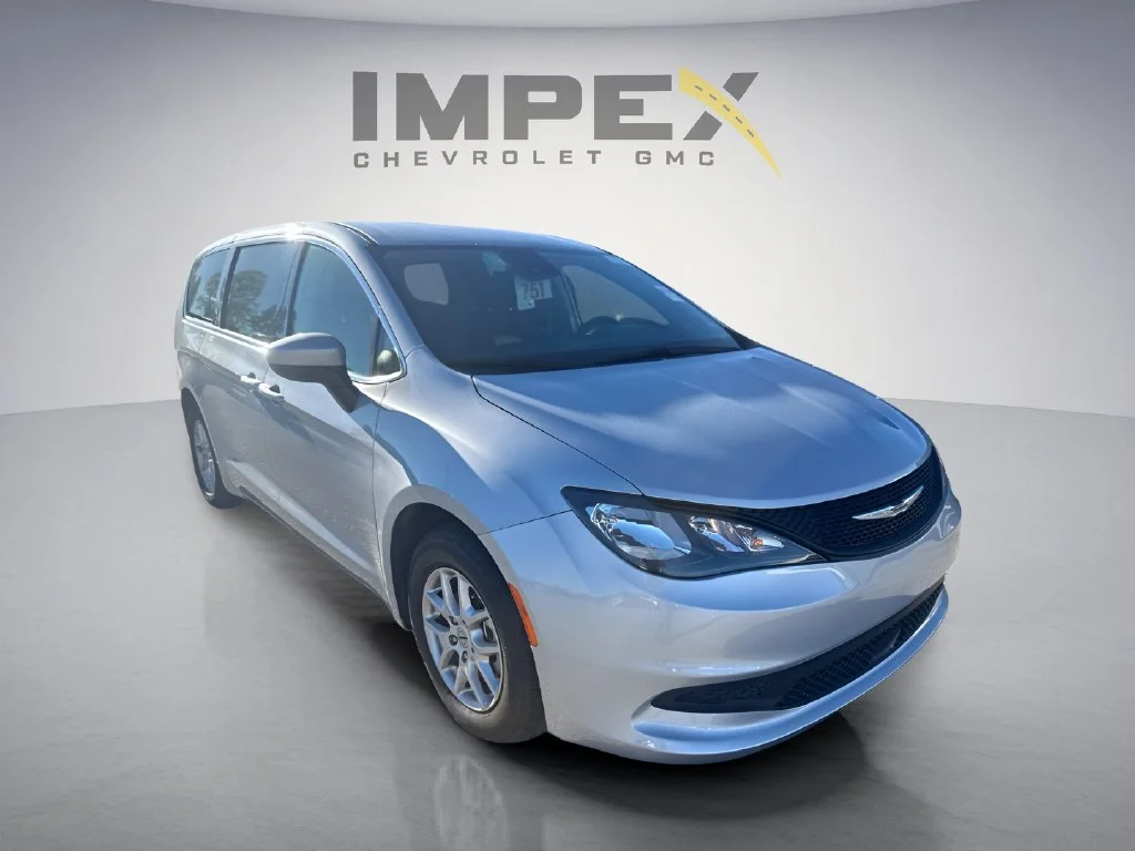 Used 2023 Silver Chrysler LX image 7
