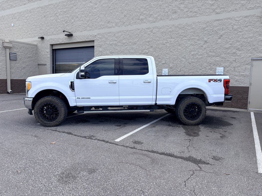 Used 2017 Oxford White Ford XLT image 2