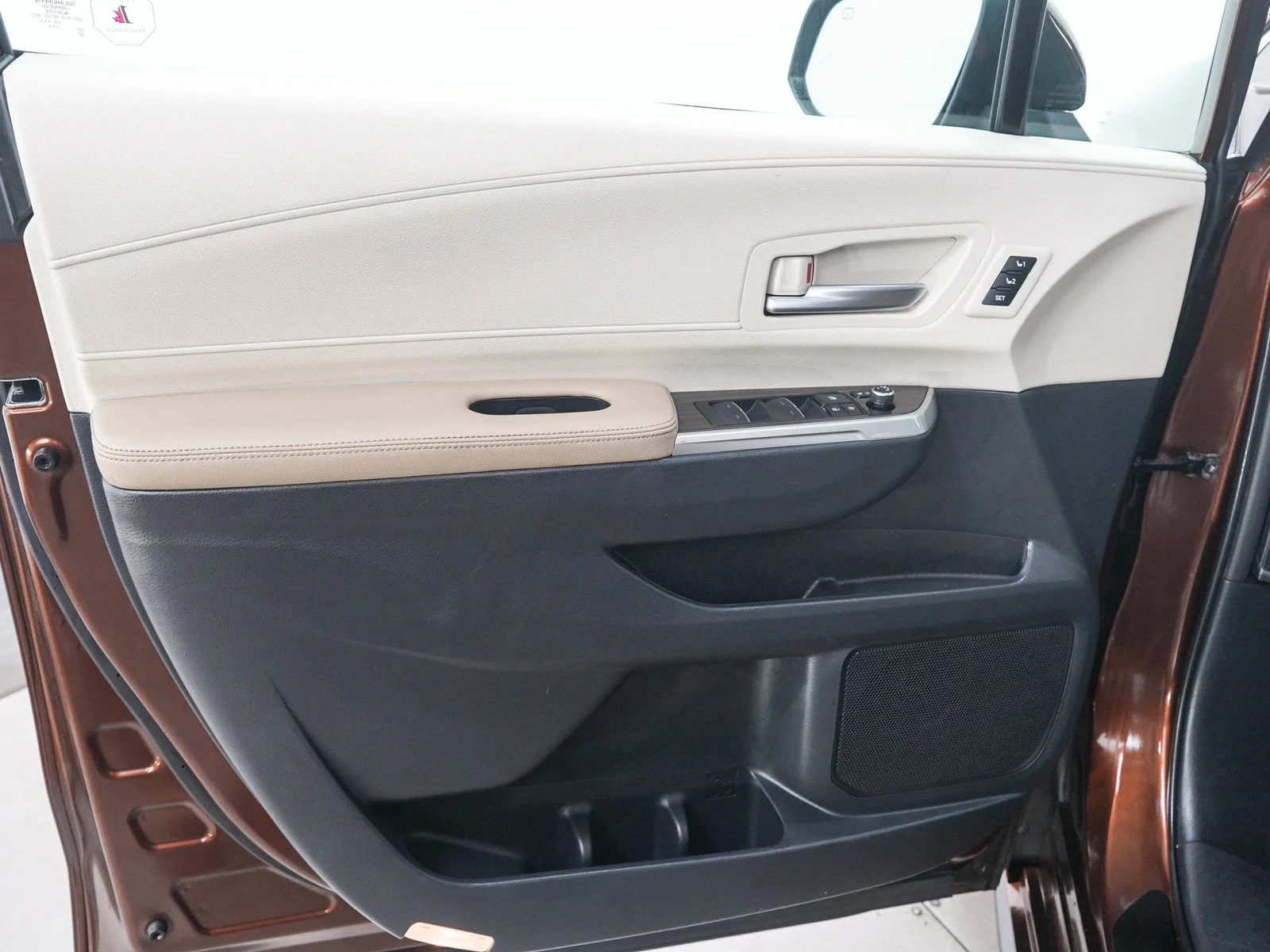 Used 2021  Toyota LE image 22