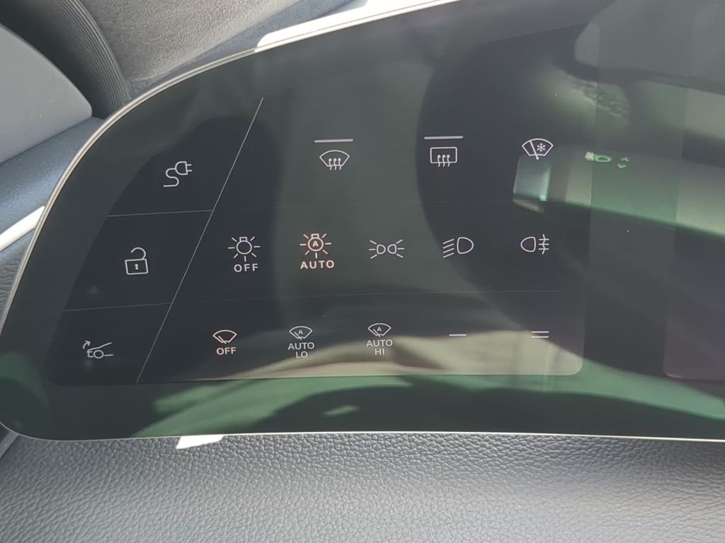 Used 2025 Red Lucid Touring image 27