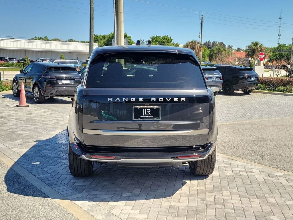 New 2026 Carpathian Grey Land Rover SE image 4
