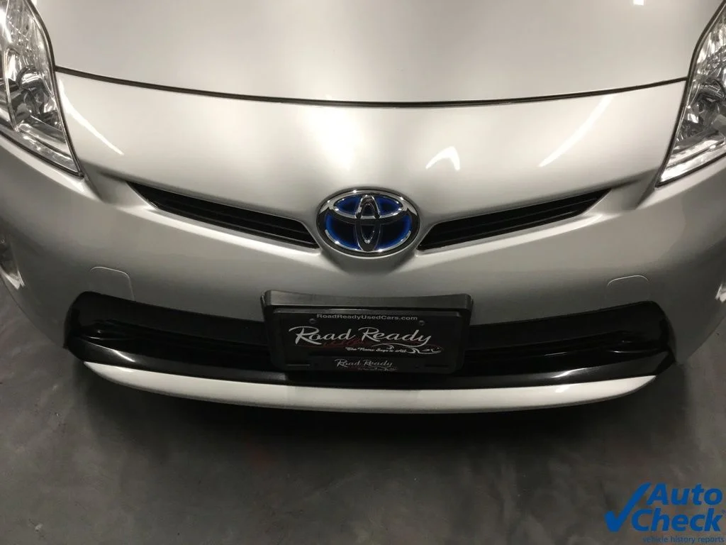 Used 2015 Silver Toyota Three image 19