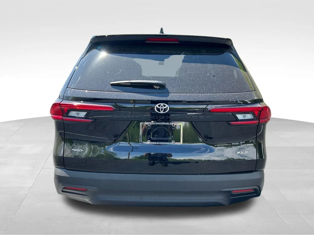 New 2026 Midnight Black Met Toyota XLE image 4