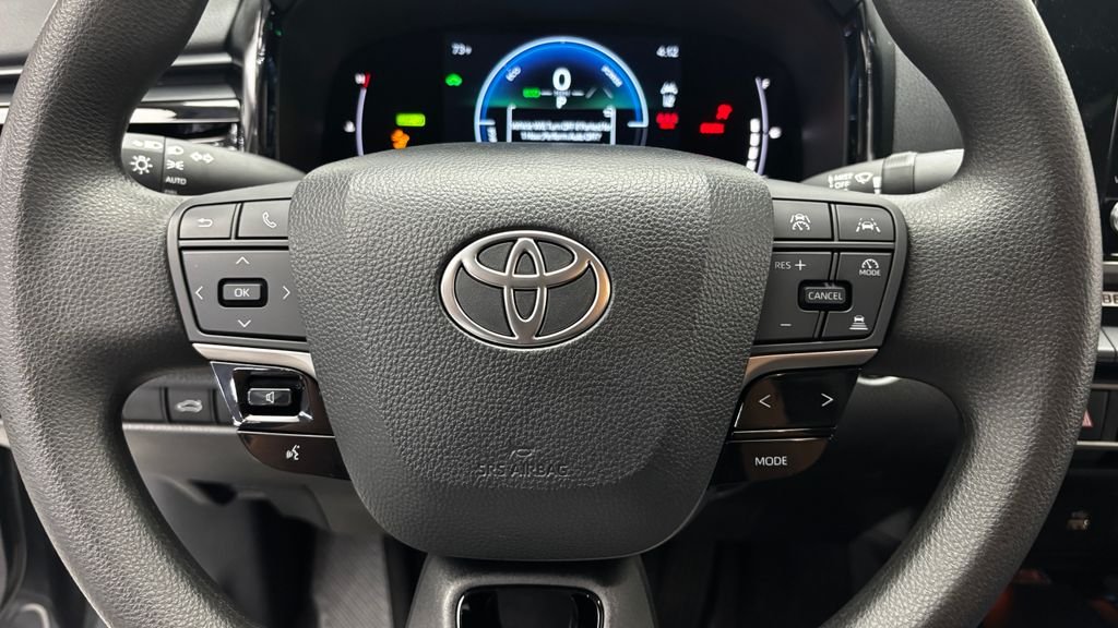 Used 2025  Toyota LE image 19