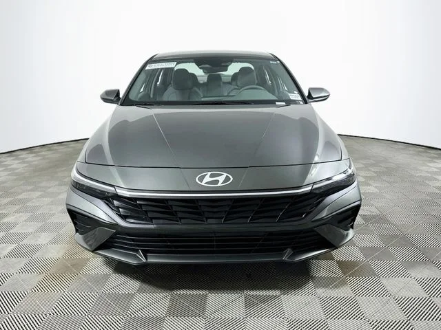 New 2026 Hyundai ELANTRA SE