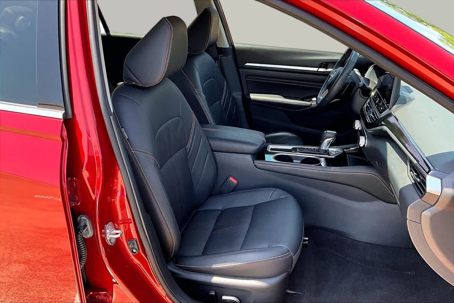 Used 2023 Scarlet Ember Tintcoat Nissan 2.5 SR image 9
