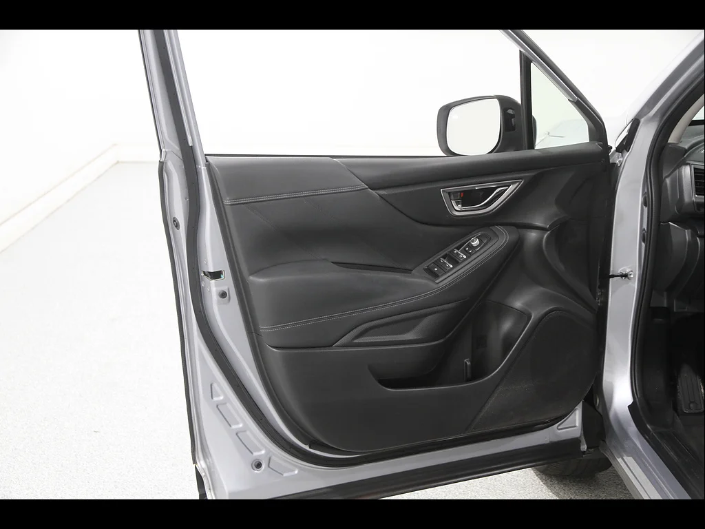 Used 2020 Ice Silver Metallic Subaru Limited image 4
