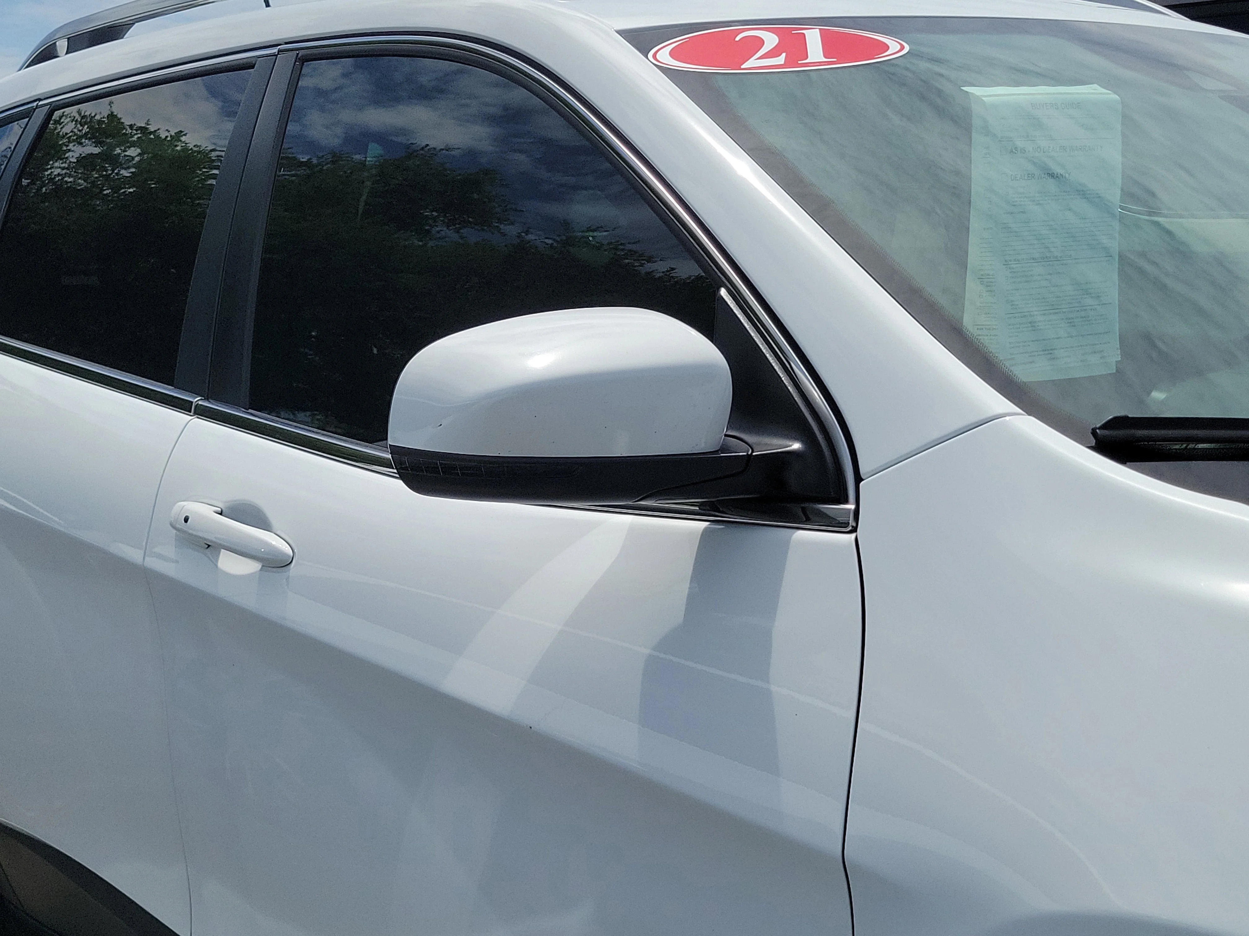 Used 2021 Bright White Clearcoat Jeep Latitude Lux image 3