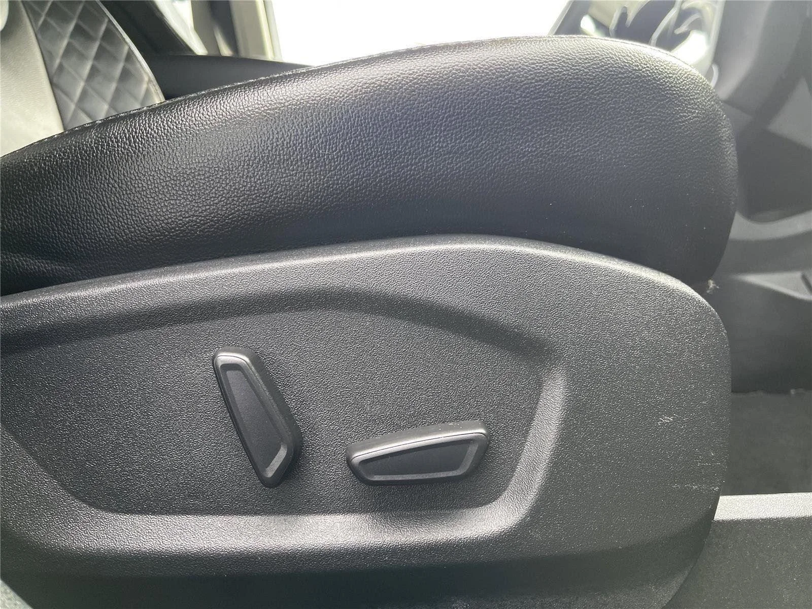 Used 2024 Agate Black Metallic Ford Titanium image 36