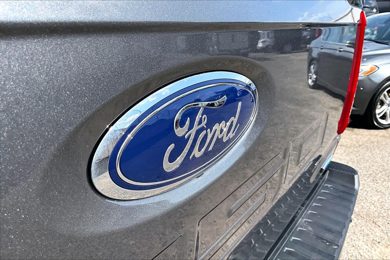 Used 2023 Carbonized Gray Metallic Ford XLT image 31