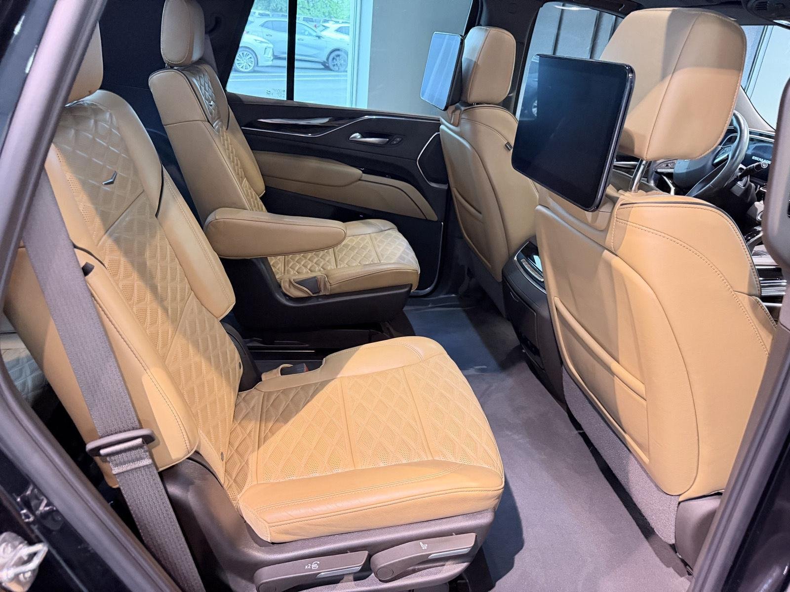 2024 Cadillac Escalade Sport - Photo 31