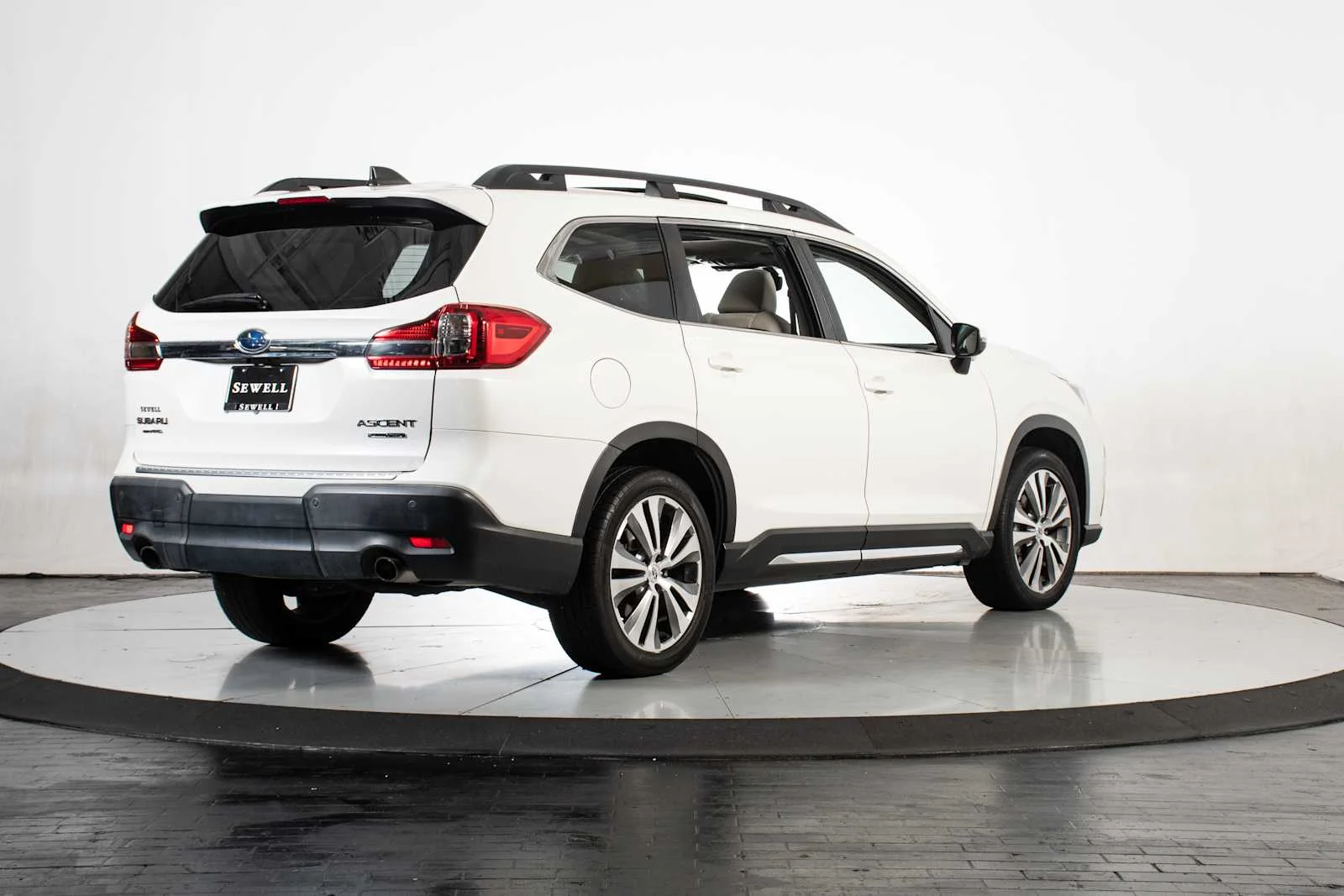 Used 2020 Crystal White Pearl Subaru Limited image 6