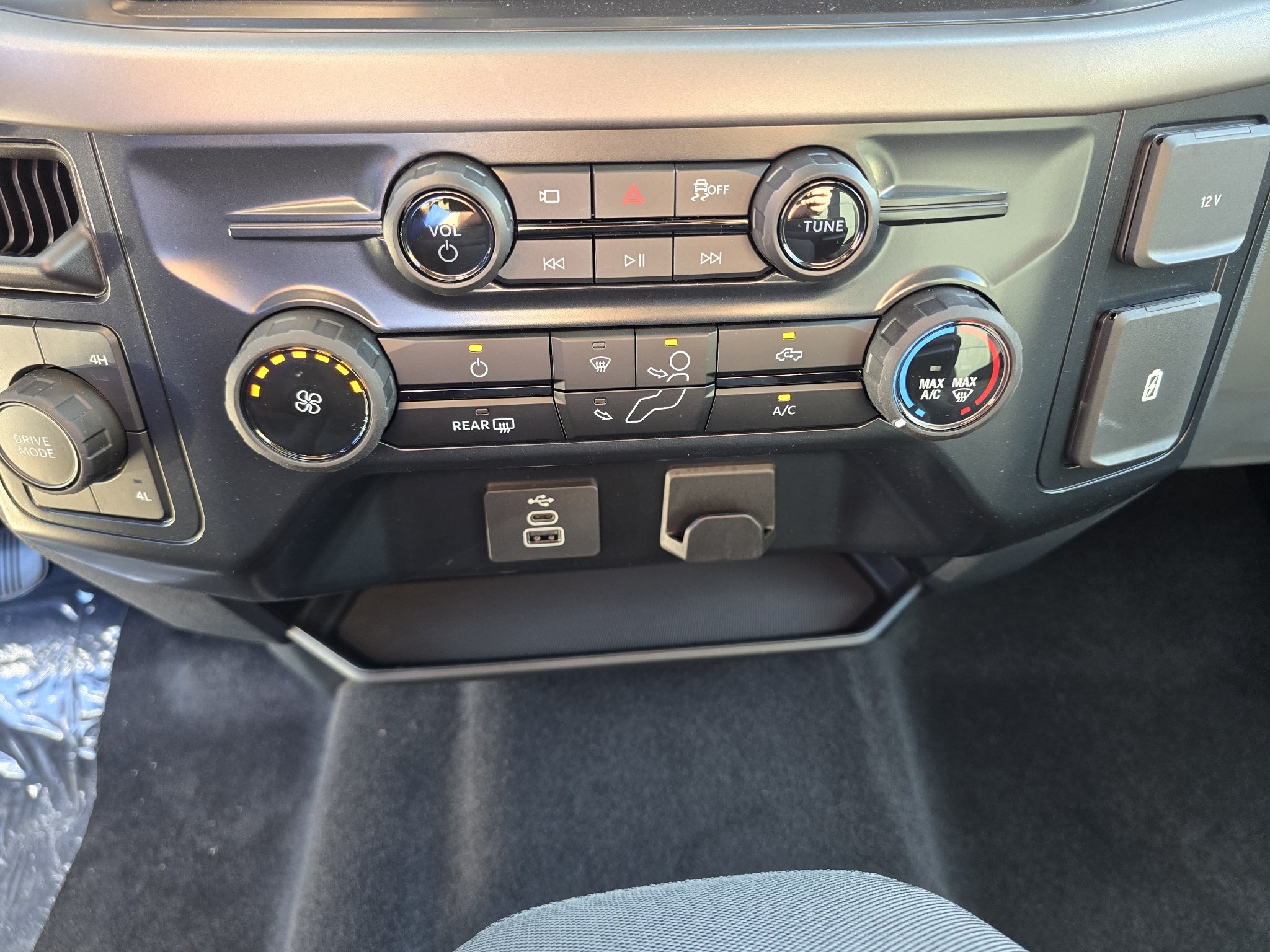 New 2026 Oxford White Ford XLT image 19