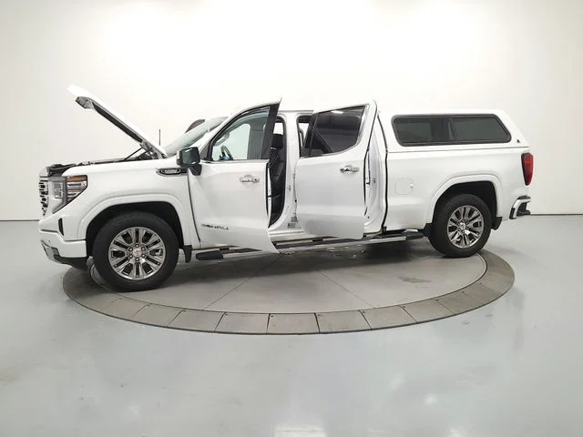 Used 2023 White GMC Denali image 13