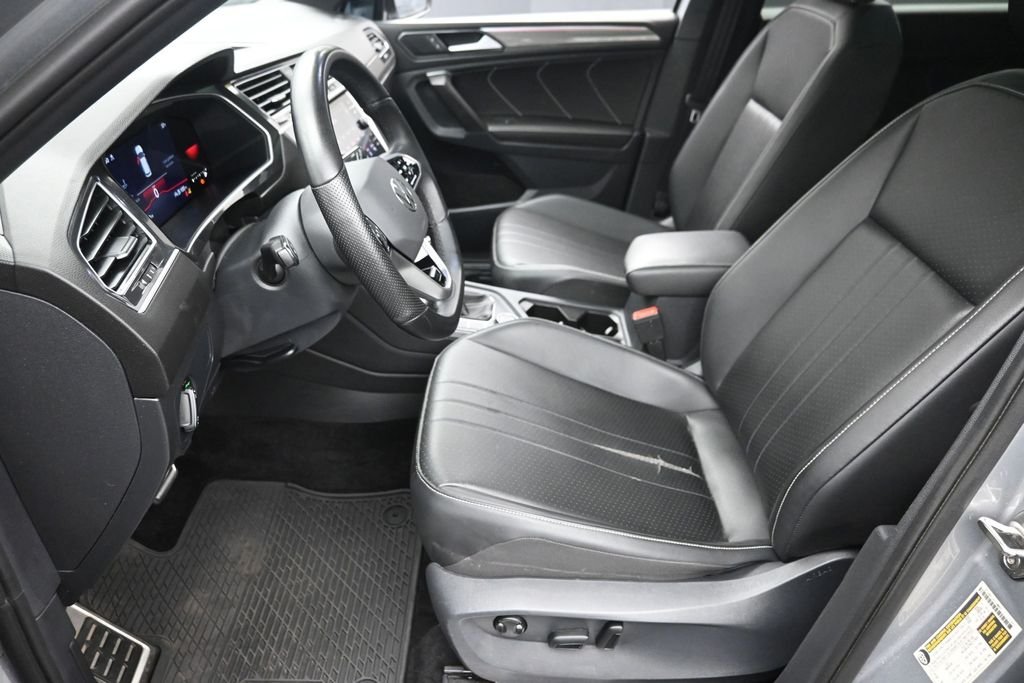 Used 2023 Silver Volkswagen 2.0T SE R-Line Black image 16