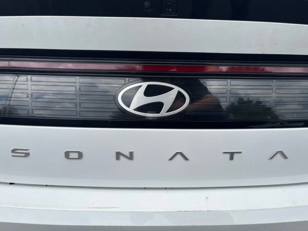 Used 2025 White Hyundai SEL image 10