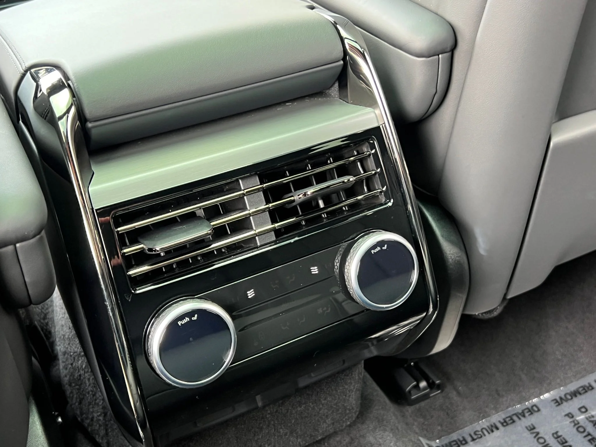 Used 2024 Gray Land Rover Dynamic SE image 31